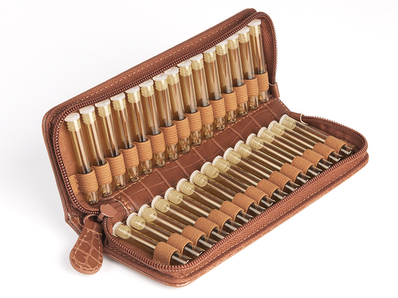 Kunstleder-30er-croco-braun-offen-PZN-16007317offen Preiswerte 30er Taschenapotheke, Kunstleder braun, Krokoimitat mit 30 Gläschen und 50g Globuli